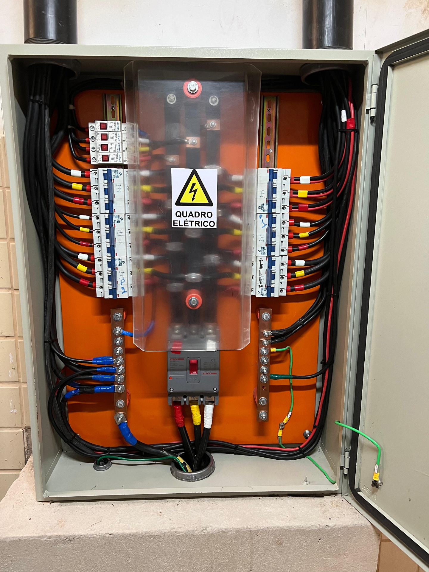 Quadro elétrico industrial executado pela SBK